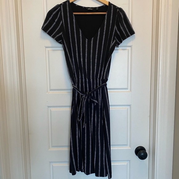Reitmans Short-Sleeve Dress with Belt - Picture 2 of 8